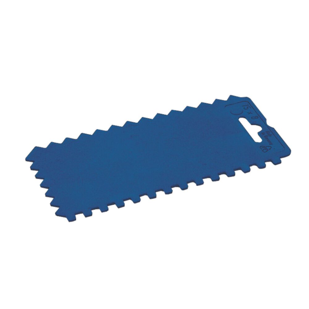 Die Triuso Aufstreich-Spachtel Kunststoff 170 x 115 mm ist eine blaue Kunststoff-Zahnspachtel mit quadratischen Zähnen, einer rechteckigen Form und einem ausgeschnittenen Griff - ideal zum Verteilen von Klebstoffen bei Fliesen- oder Bodenbelagsarbeiten.