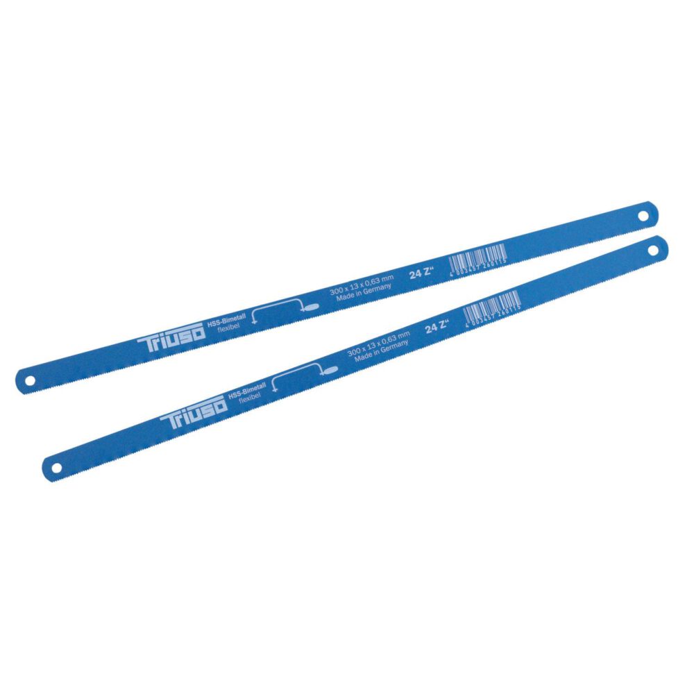 Zwei Triuso Bi-Metall-Sägeblätter 300 mm, blau mit feiner Zahnung und aufgedruckten Spezifikationen, liegen parallel auf weißem Grund. Packung enthält 2 Stück.