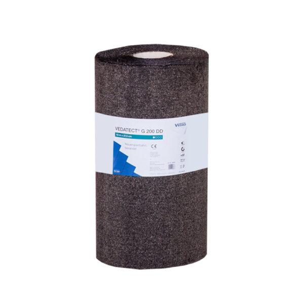 Eine Rolle schwarzer Dachbahnen mit der Aufschrift "VEDATECT G 200 DD" und Produktinformationen auf einem weiß-blauen Etikett, aufrecht stehend vor einem schlichten weißen Hintergrund.